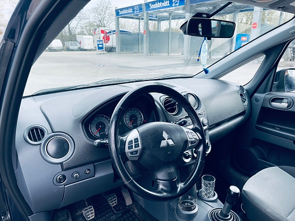Mitsubishi Colt 9 of 9