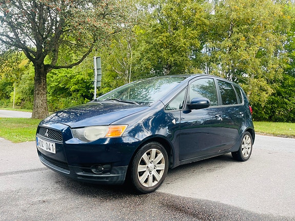 Mitsubishi Colt 2 of 9
