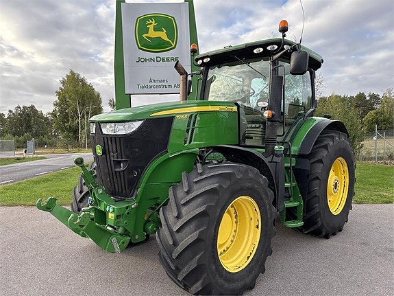 John Deere 7215R