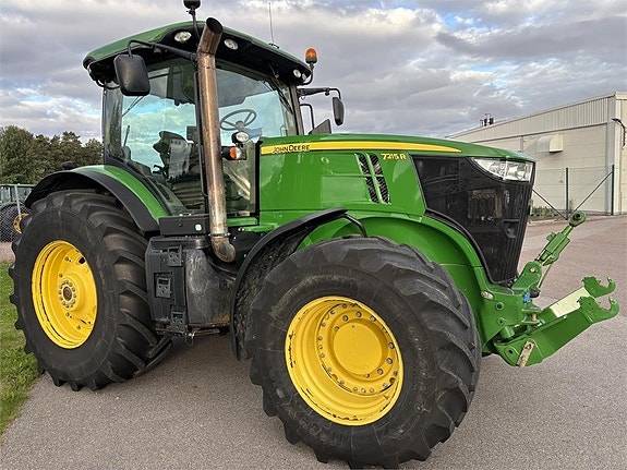 John Deere 7215R 2 of 7