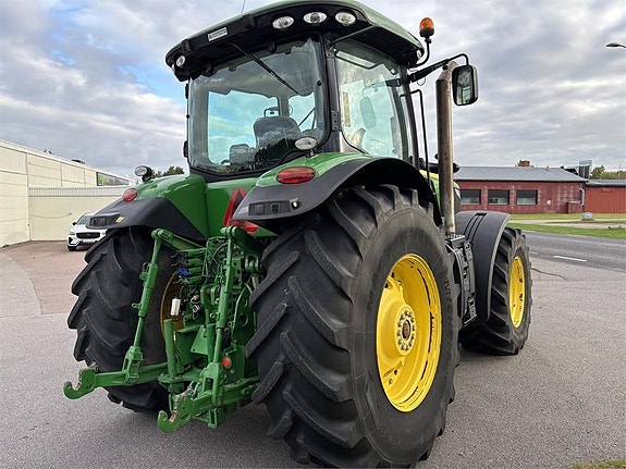 John Deere 7215R 3 of 7