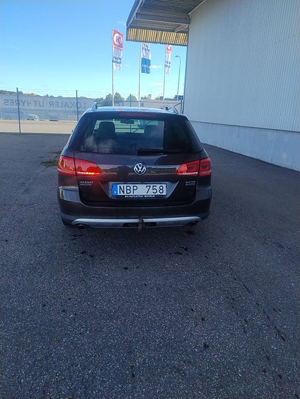 Volkswagen Passat Alltrack 8 of 18
