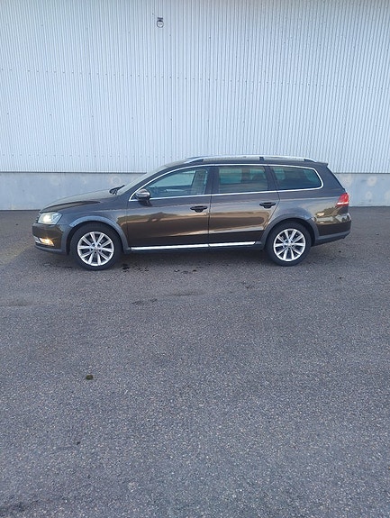 Volkswagen Passat Alltrack 4 of 18