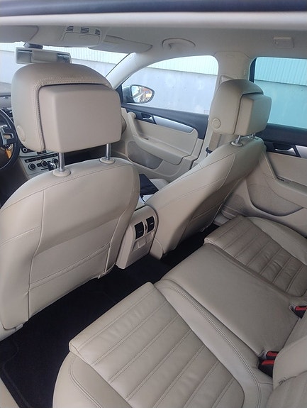 Volkswagen Passat Alltrack 12 of 18
