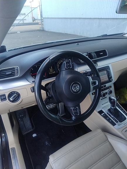 Volkswagen Passat Alltrack 15 of 18