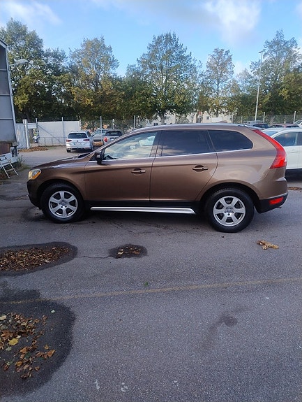 Volvo XC60 2 of 30