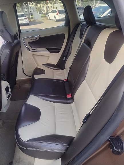 Volvo XC60 13 of 30