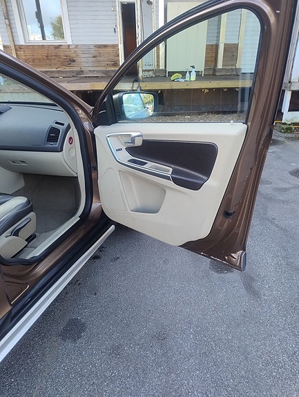 Volvo XC60 15 of 30