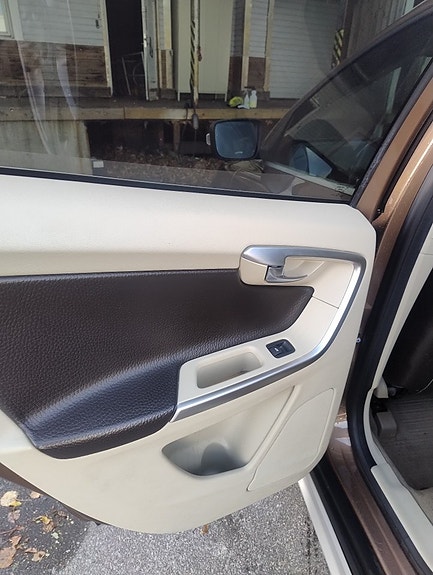 Volvo XC60 14 of 30