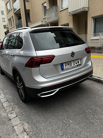 Volkswagen Tiguan 2 of 8
