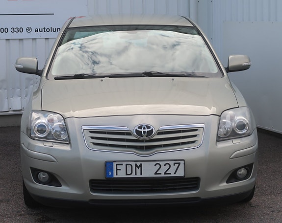 Toyota Avensis 2 of 23