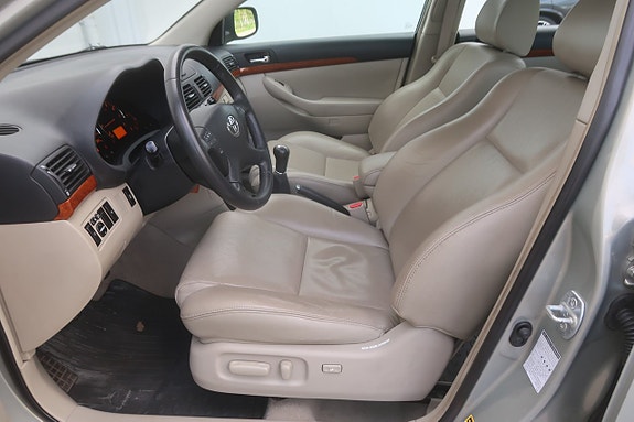 Toyota Avensis 10 of 23