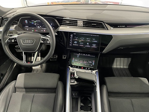 Audi Q8 e-tron 27 of 30