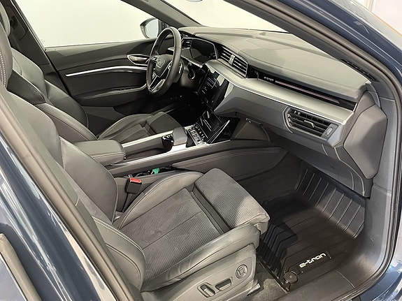 Audi Q8 e-tron 18 of 30