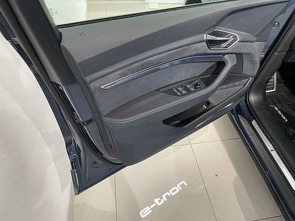Audi Q8 e-tron 23 of 30