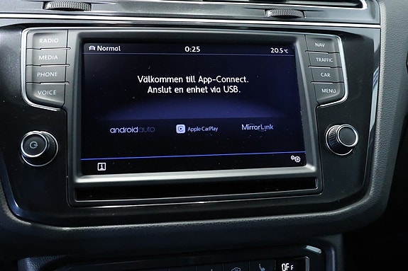 Volkswagen Tiguan 12 of 22