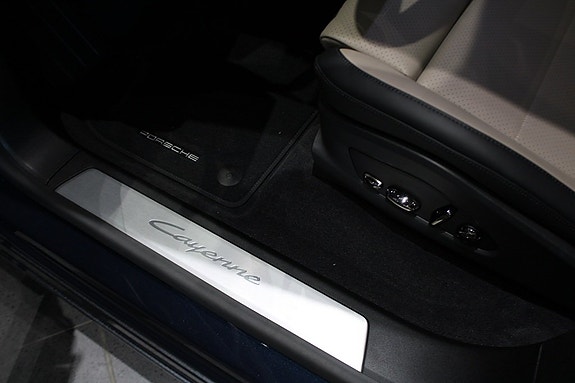 Porsche Cayenne Coupe 8 of 20