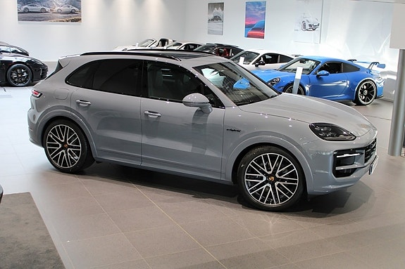 Porsche Cayenne 5 of 23