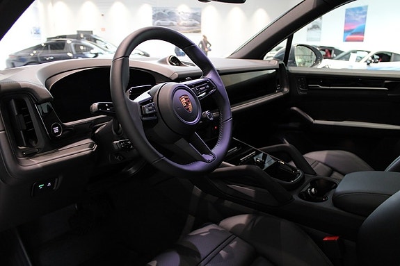 Porsche Cayenne 10 of 23