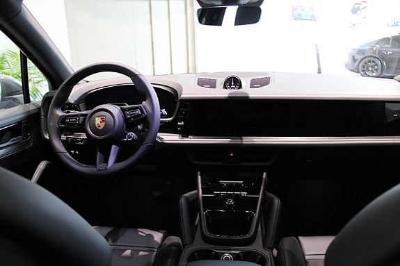 Porsche Cayenne 12 of 23