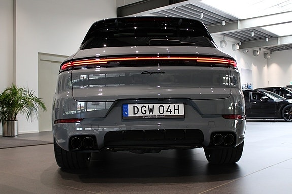 Porsche Cayenne 4 of 23