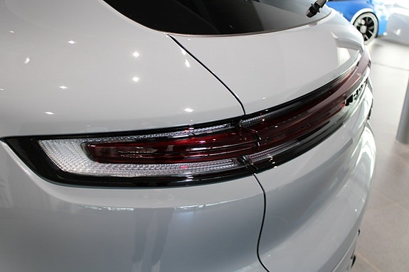 Porsche Cayenne 8 of 23