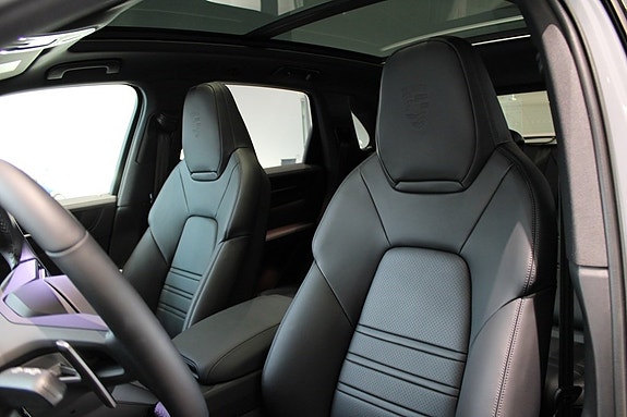 Porsche Cayenne 11 of 23