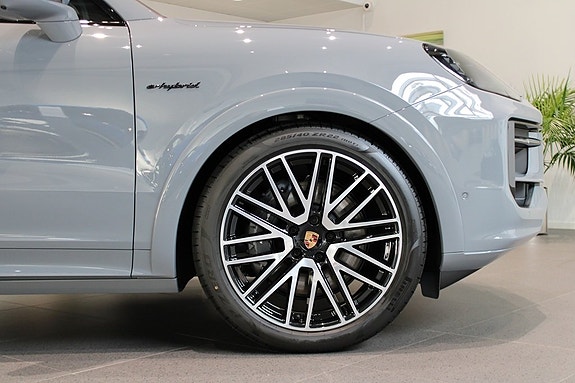 Porsche Cayenne 7 of 23