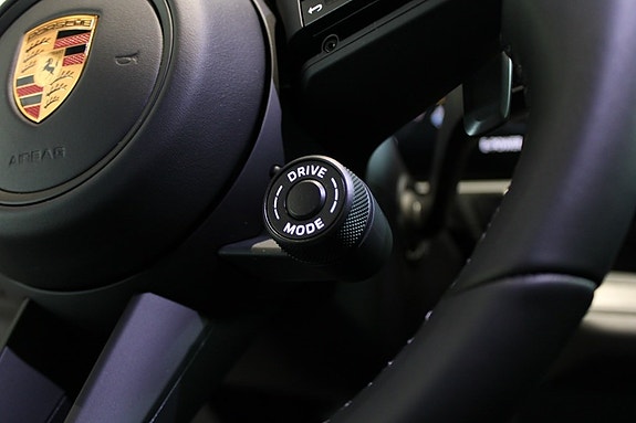 Porsche Cayenne 15 of 23