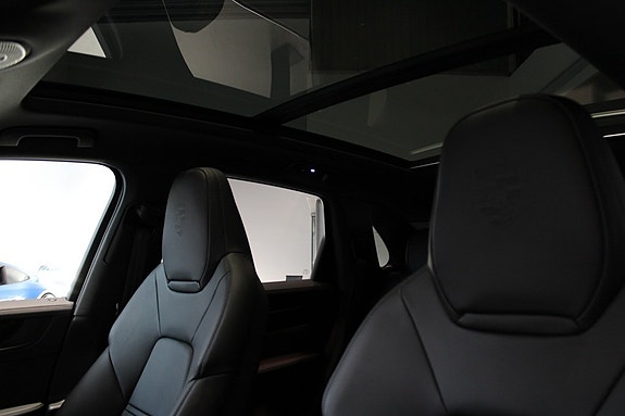 Porsche Cayenne 16 of 23