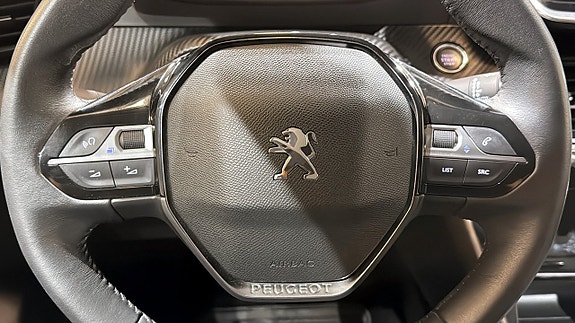 Peugeot e-208 15 of 18