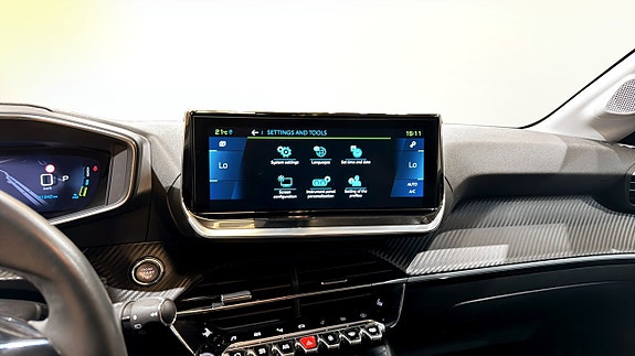 Peugeot e-208 9 of 18