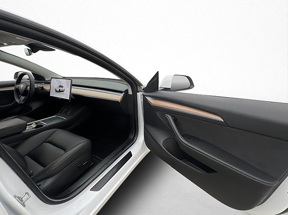 Tesla Model 3 26 of 30