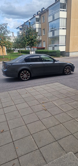 BMW 523i 5 of 12