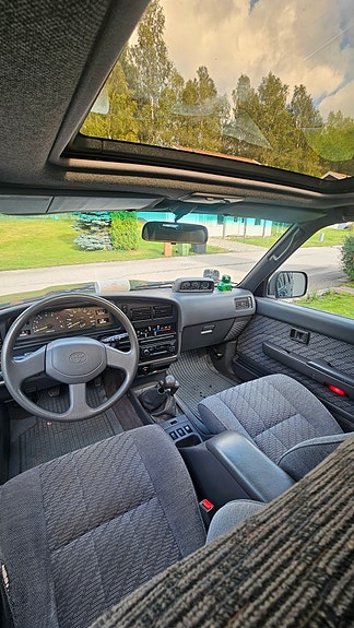 Toyota 4-Runner 5 of 6
