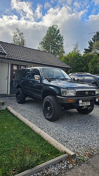 Toyota 4-Runner 2 of 6