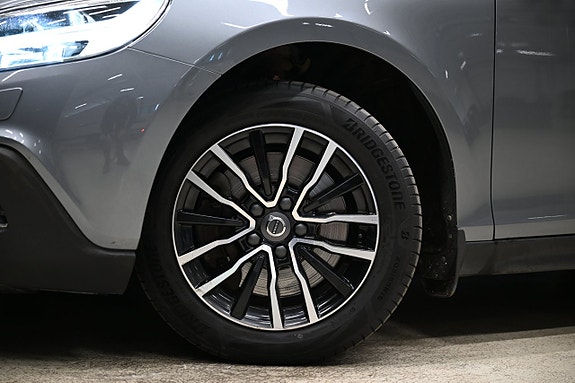 Volvo V40 Cross Country 2 of 29