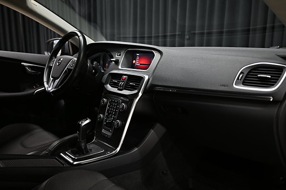 Volvo V40 Cross Country 25 of 29