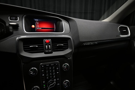 Volvo V40 Cross Country 24 of 29