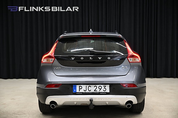 Volvo V40 Cross Country 8 of 29