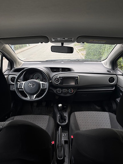 Toyota Yaris 5 of 11