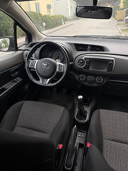 Toyota Yaris 6 of 11