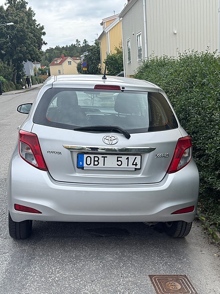 Toyota Yaris 3 of 11