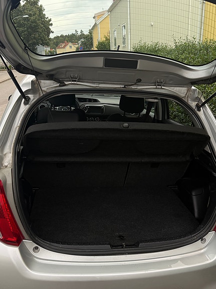Toyota Yaris 11 of 11
