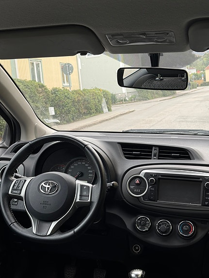 Toyota Yaris 7 of 11