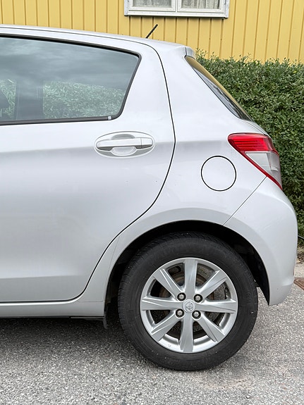Toyota Yaris 9 of 11