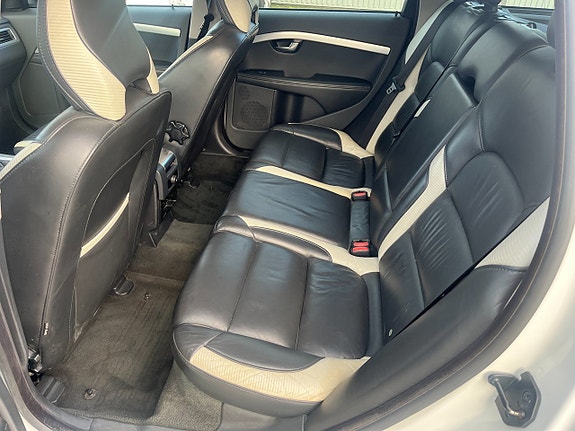 Volvo V70 9 of 14