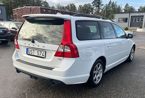 Volvo V70 3 of 14