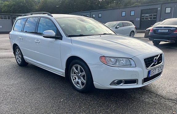 Volvo V70 2 of 14
