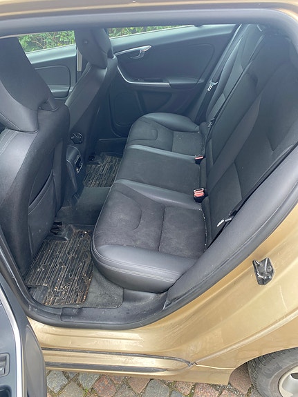 Volvo V60 4 of 8